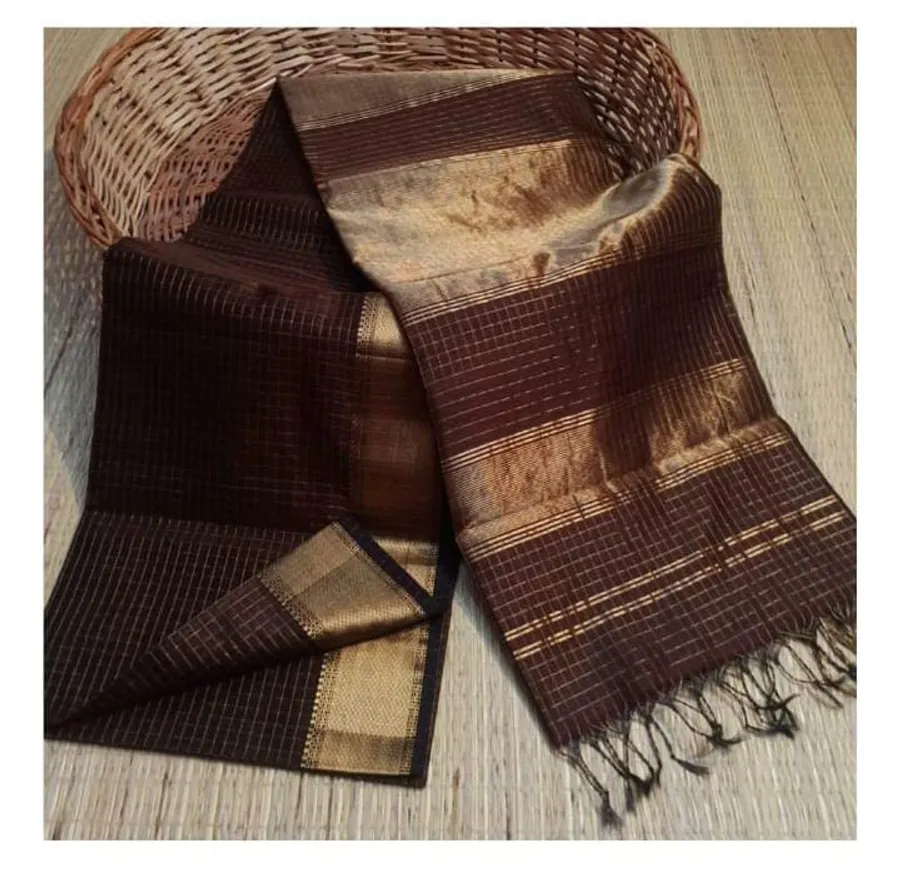 Elegant Maheshwari Silk-Cotton soft Saree with Zari Border – Pure Handloom Craftsmanship with Blouse Piece